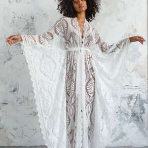 Boho lace kaftan - bridal, getting ready, maternity shoot
